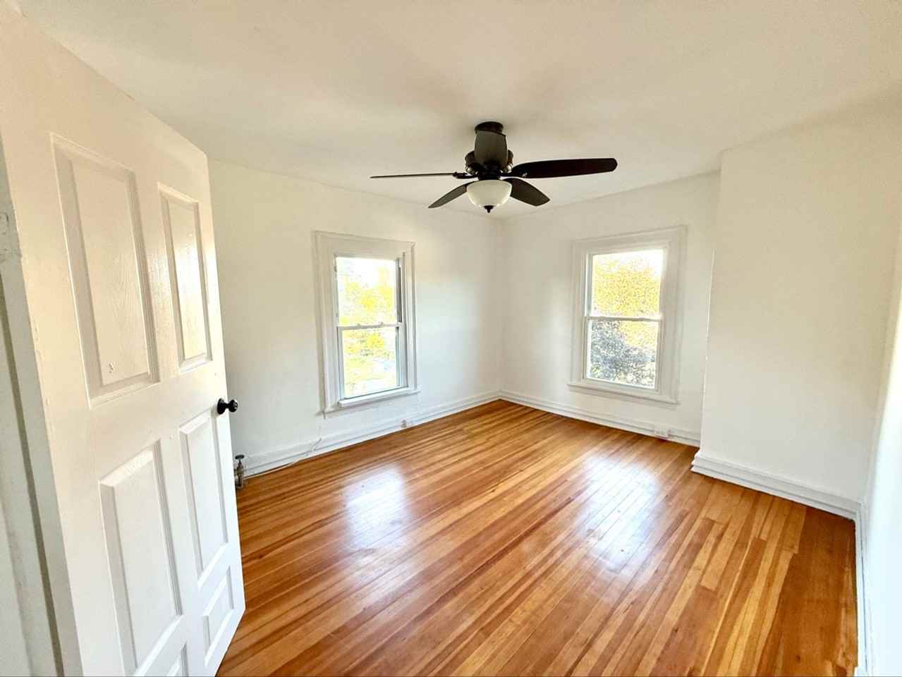 184 Hurley Ave - Photo 4 of 10