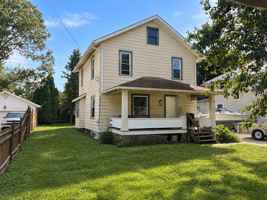 featured image of 417 Bardon St