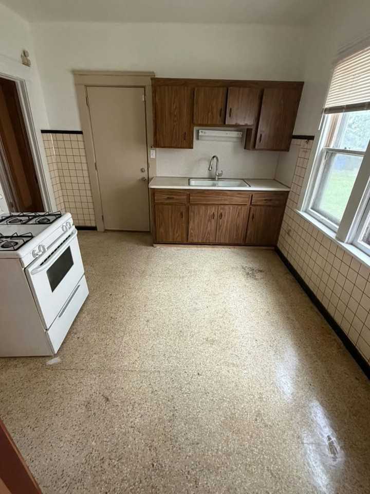 6925 Harvard Ave #1 - Photo 5 of 11