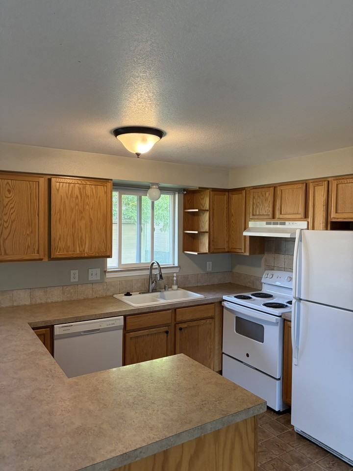 2714 N Perrine Ct #1 - Photo 4 of 7