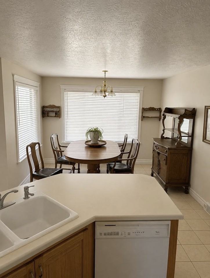 1378 Cambridge Ct - Photo 4 of 22