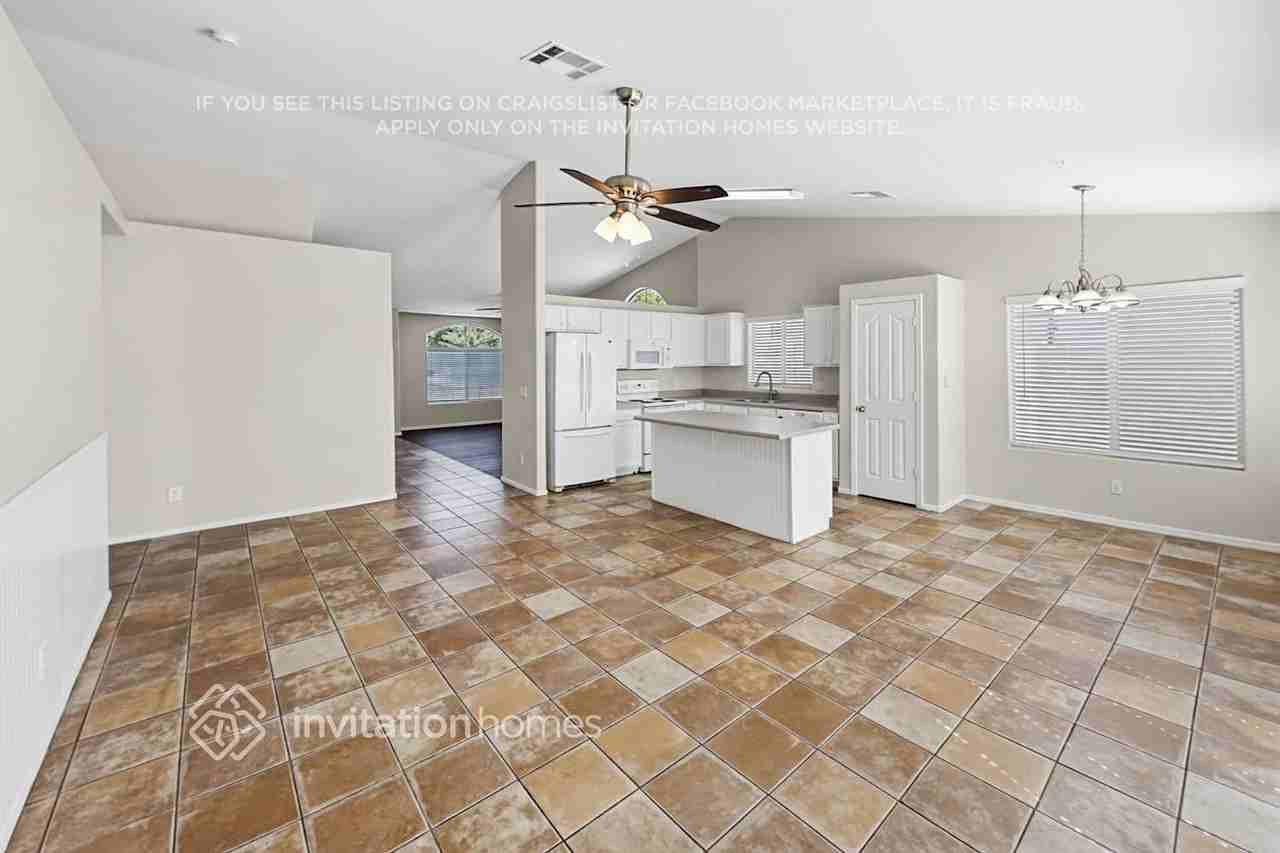 11337 E Roscoe Ave - Photo 7 of 19