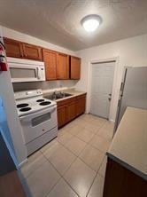 516 20th Street #B - Photo 3 of 4