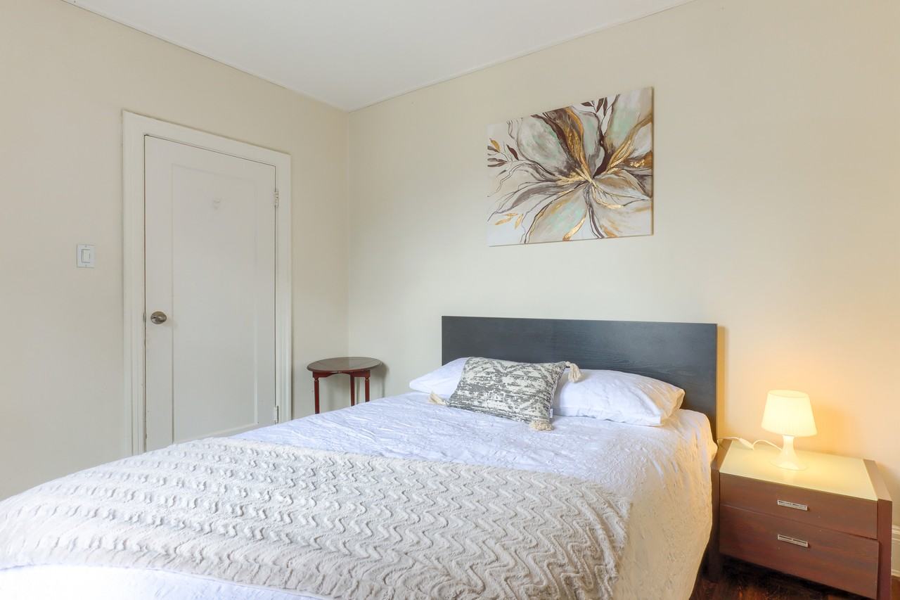 935 Jervis Street #6 - Photo 4 of 15