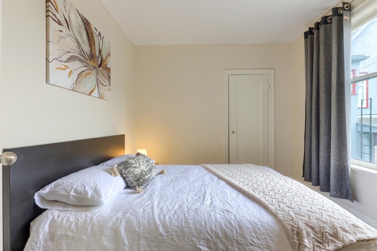 935 Jervis Street #6 - Photo 5 of 15
