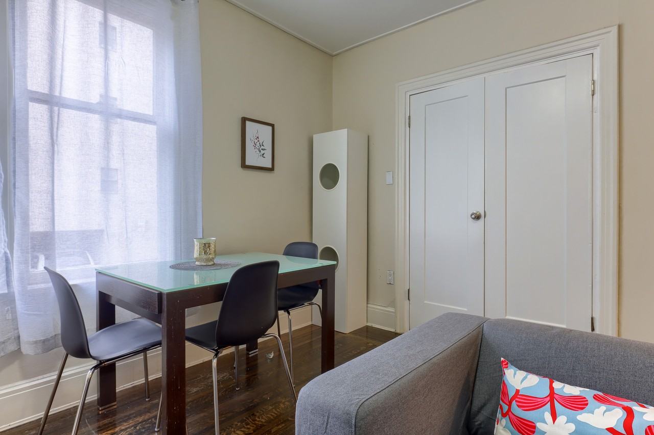 935 Jervis Street #6 - Photo 2 of 15