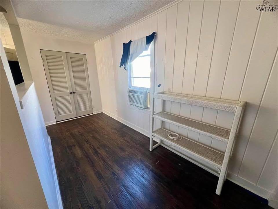2115 Tilden St - Photo 4 of 6