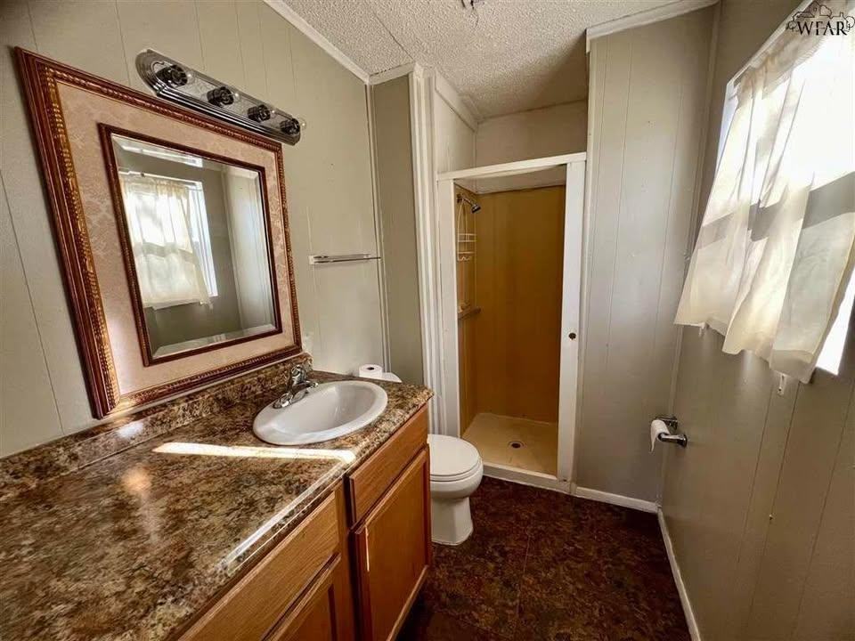 2115 Tilden St - Photo 5 of 6