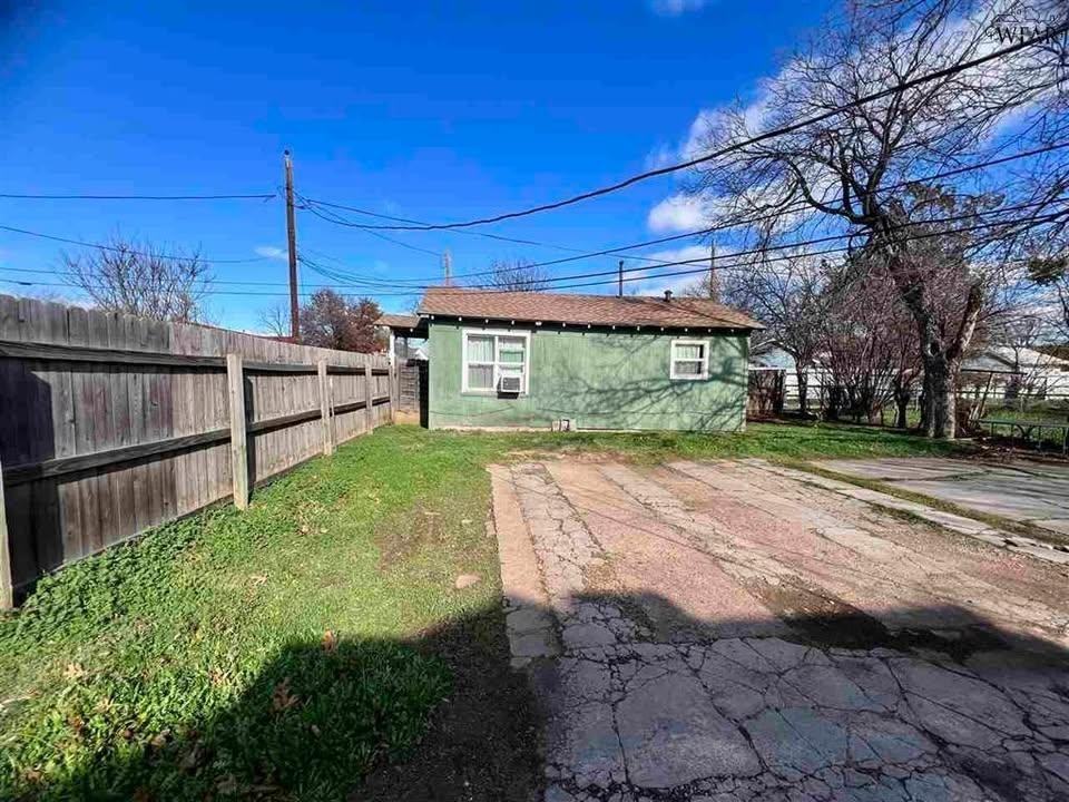 2115 Tilden St - Photo 6 of 6