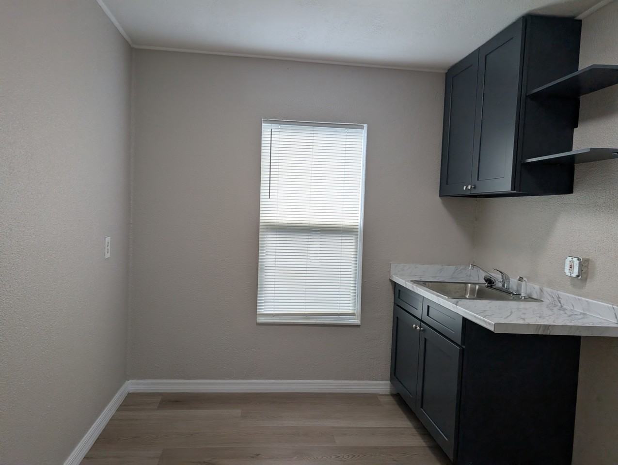 653 Singleton Ct - Photo 3 of 11
