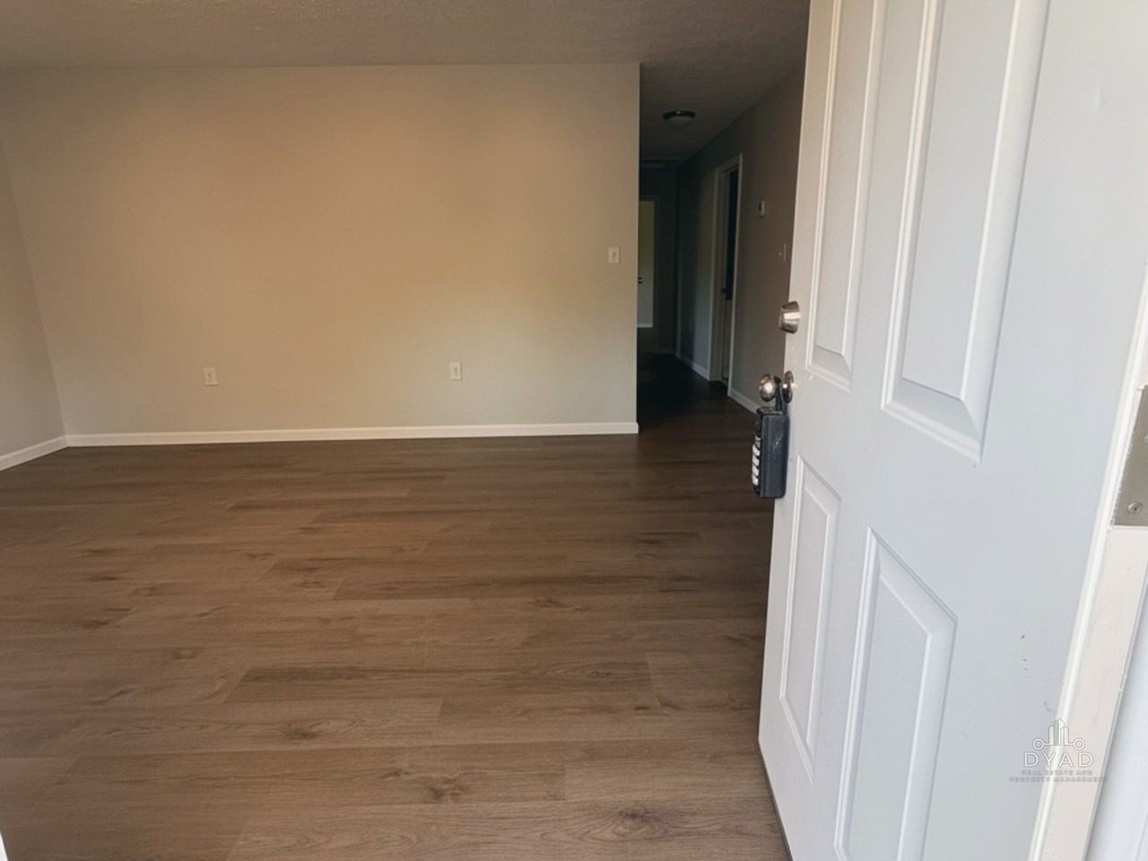 412 N Connell Ave - Photo 2 of 16