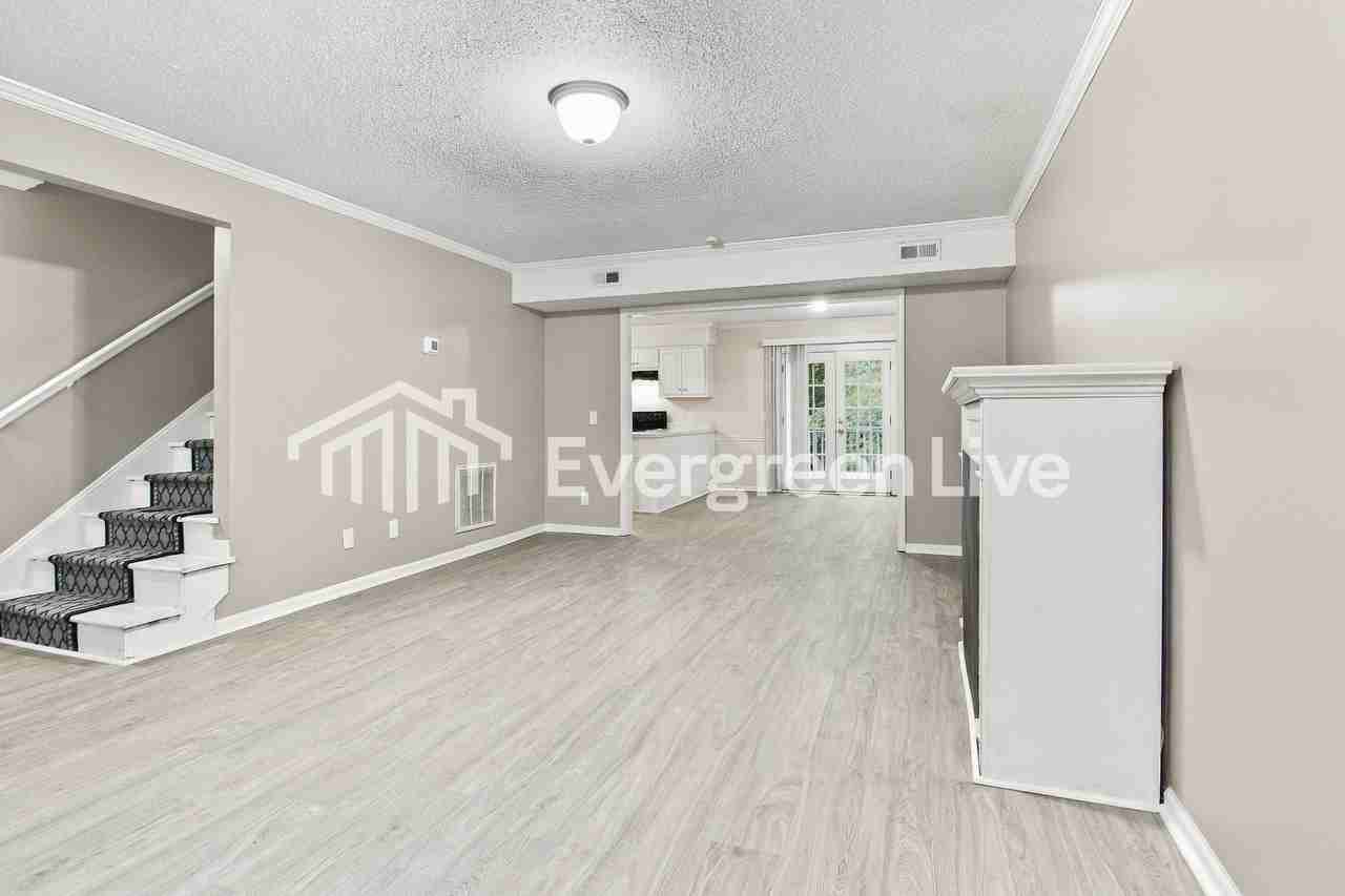 212 Courtneybrook Trl - Photo 3 of 15