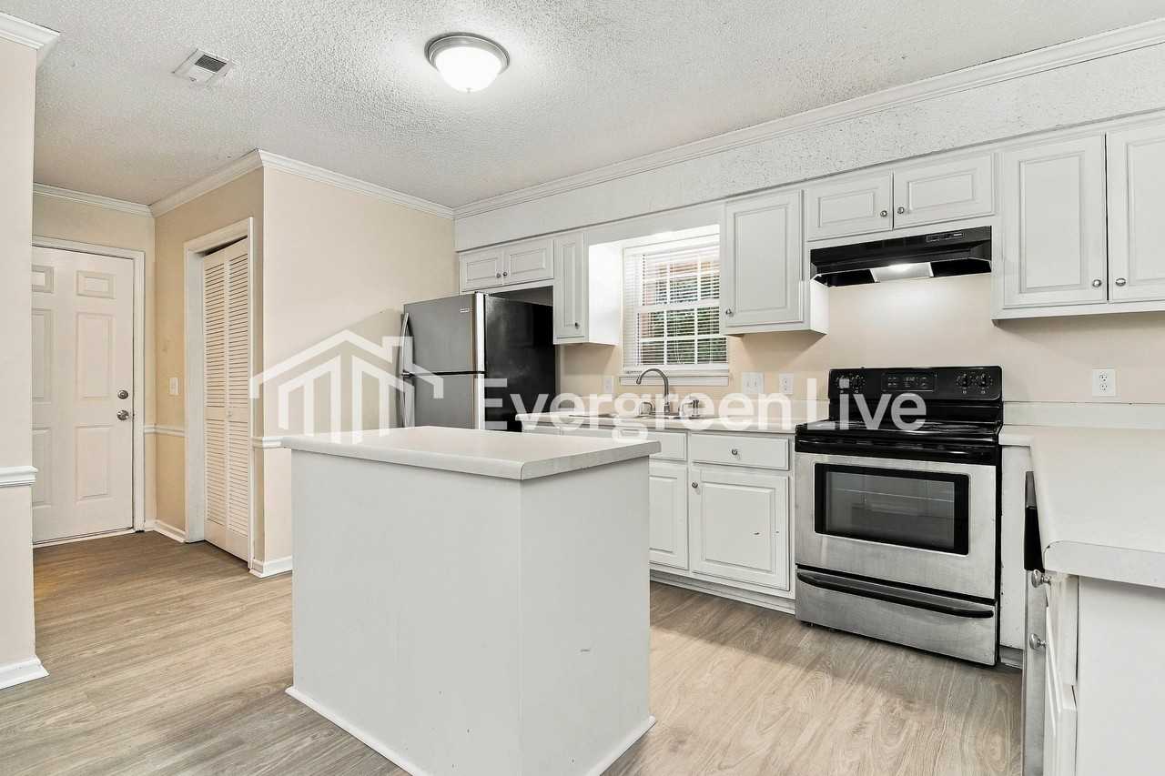 212 Courtneybrook Trl - Photo 4 of 15
