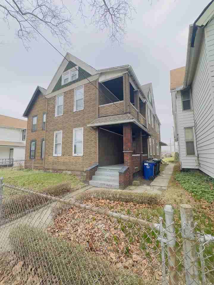 1419 E 47th St - Photo 2 of 15