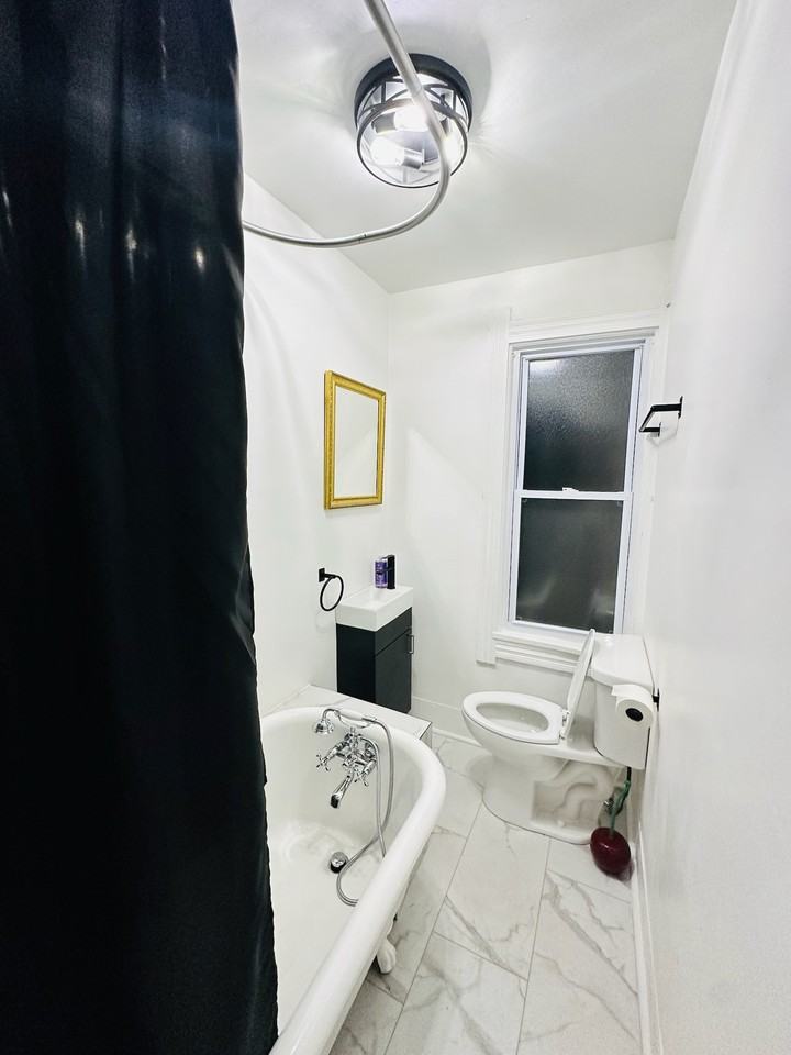 1419 E 47th St - Photo 5 of 15
