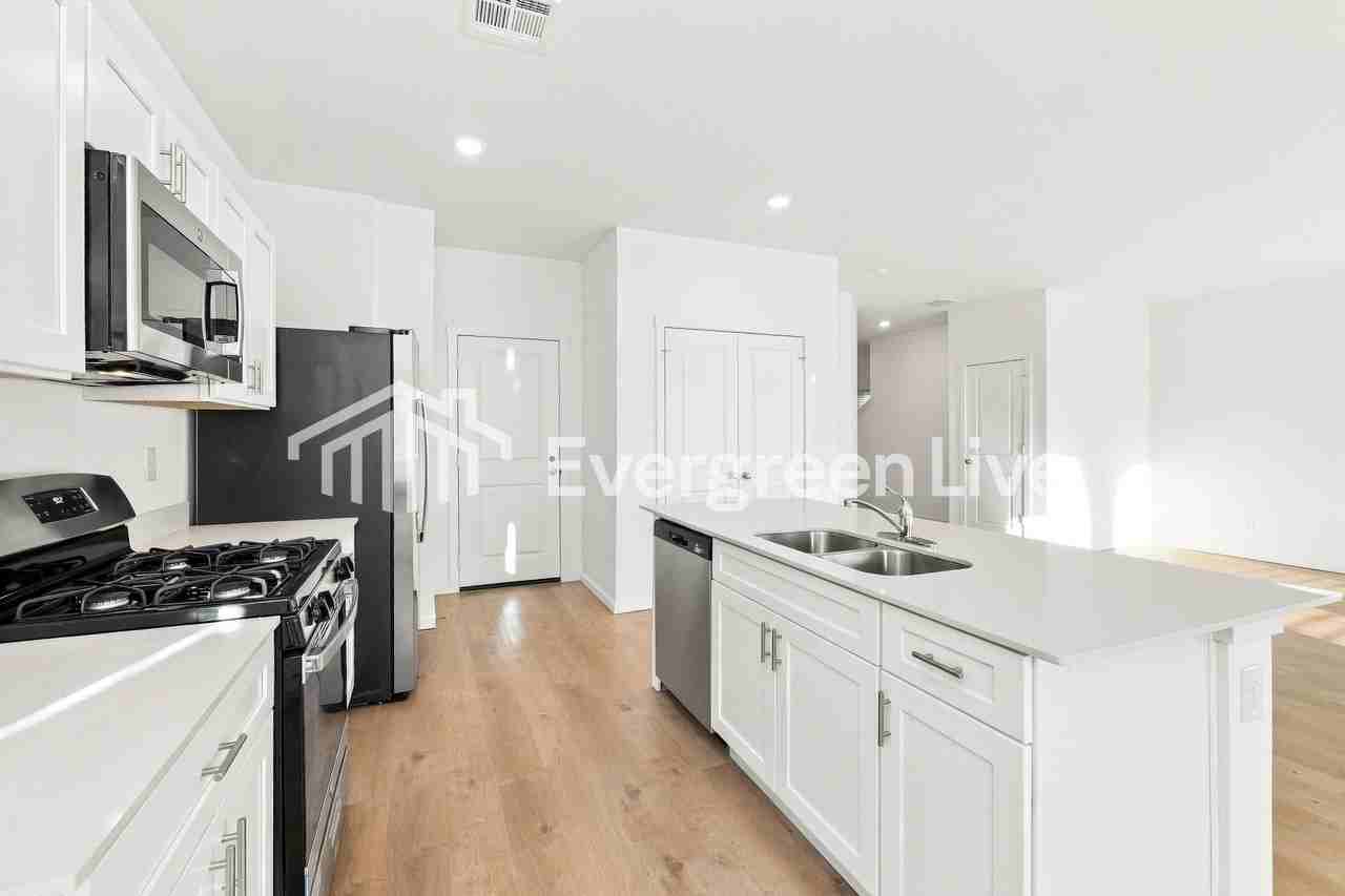12836 Florence Ln - Photo 6 of 17