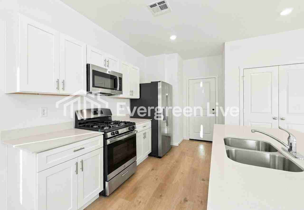 12836 Florence Ln - Photo 7 of 17