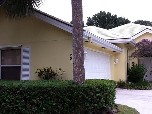 201 Hampton Cir - Photo 2 of 7