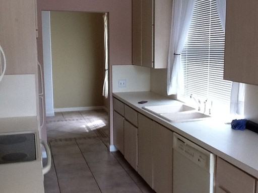 201 Hampton Cir - Photo 3 of 7