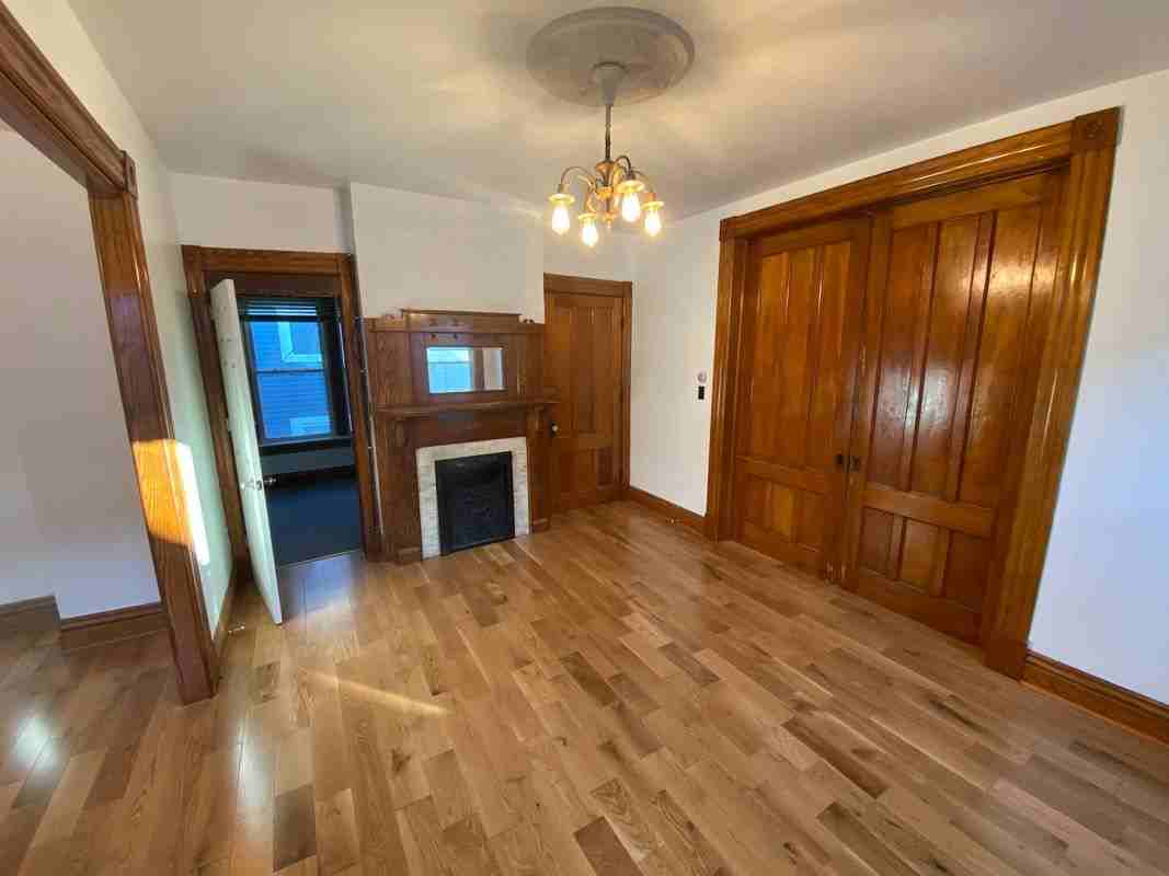 61 Collins Ave ##2 - Photo 4 of 12