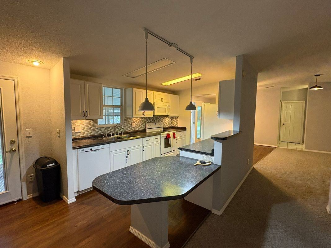 9147 Samaritan Ave - Photo 4 of 25