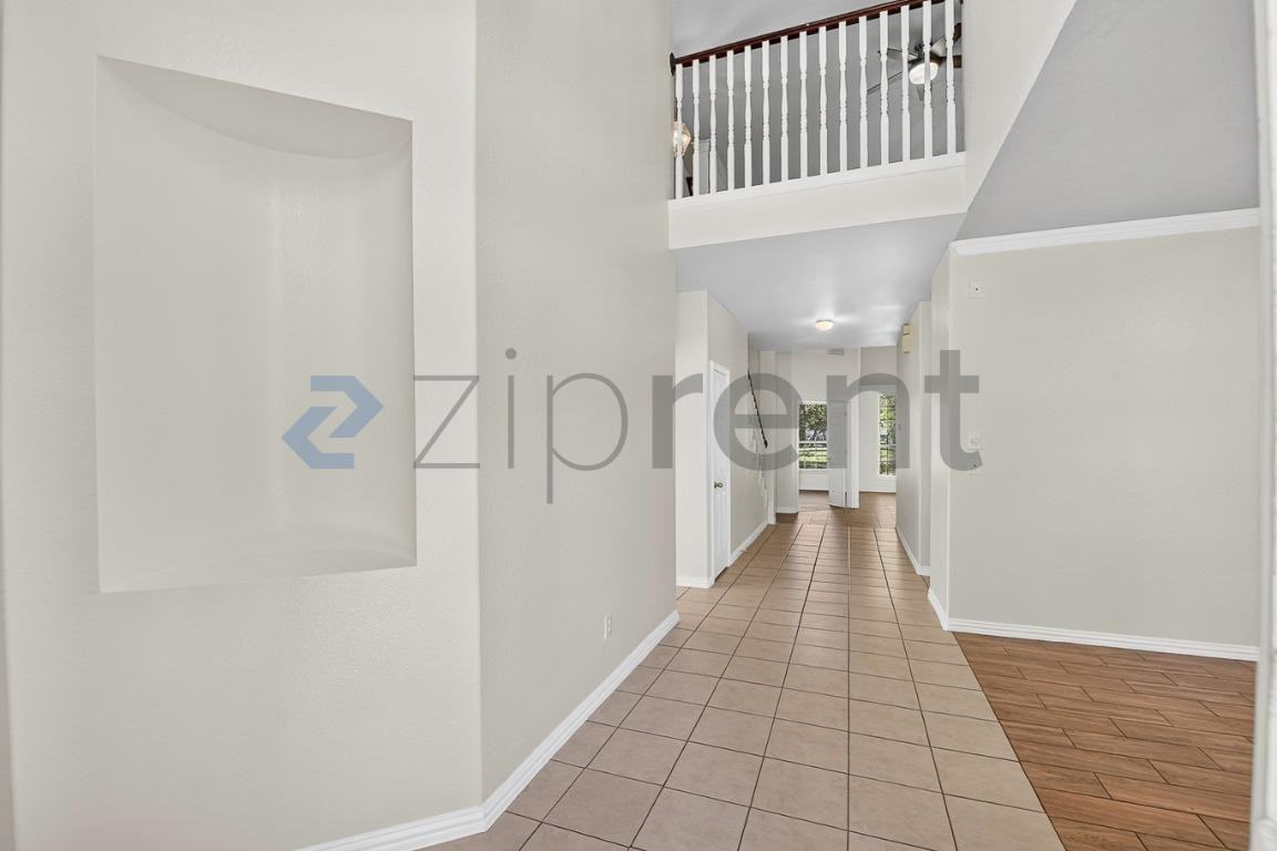 5713 Norfolk Ln - Photo 5 of 37