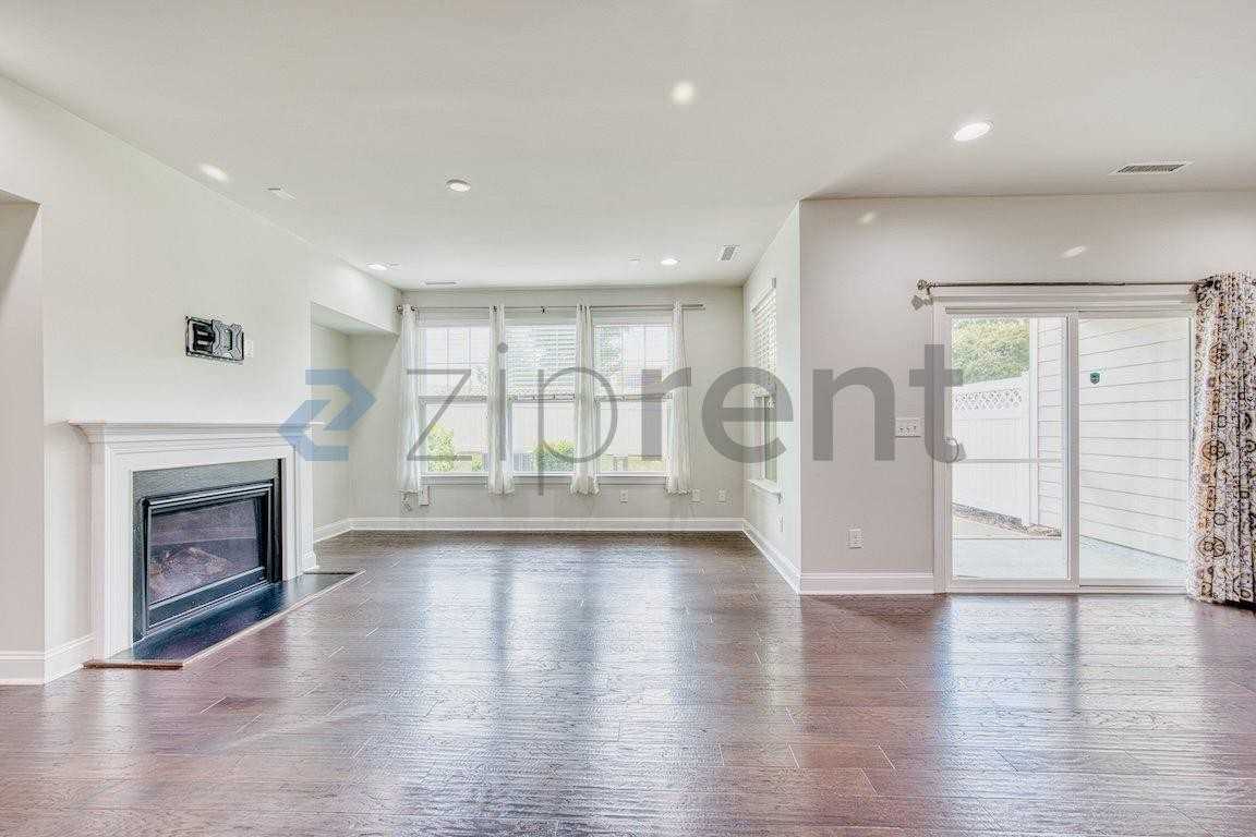 1028 Midvale Ave - Photo 6 of 36