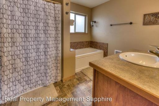 720 Lund Dr - Photo 3 of 28