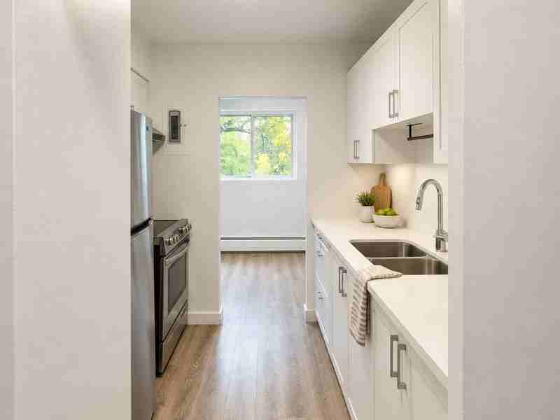 227 Cathcart - Photo 4 of 11