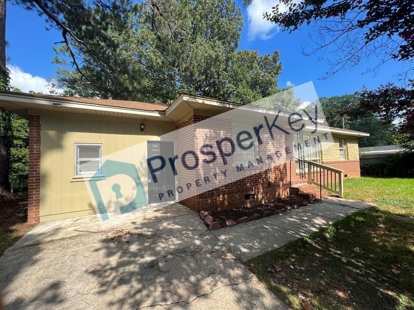 2440 Diane Ave - Photo 3 of 12