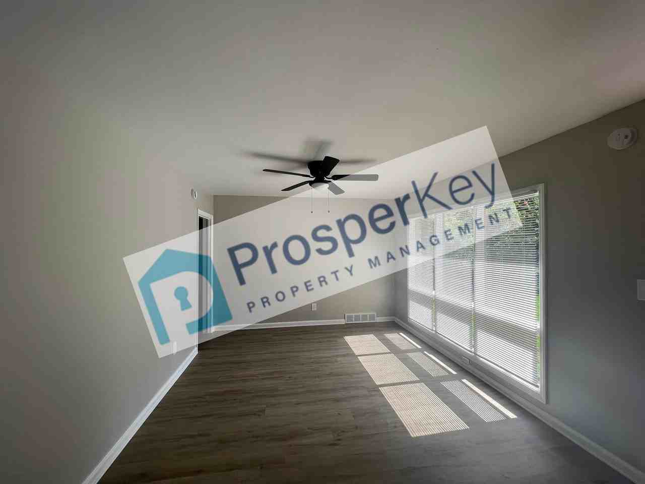 2440 Diane Ave - Photo 7 of 12