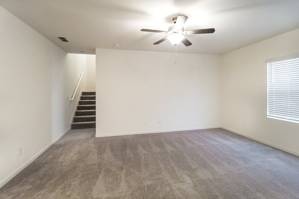 455 Knightsbridge Ln - Photo 4 of 17
