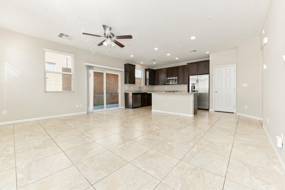 5661 Primrose Peak Ct - Photo 4 of 17