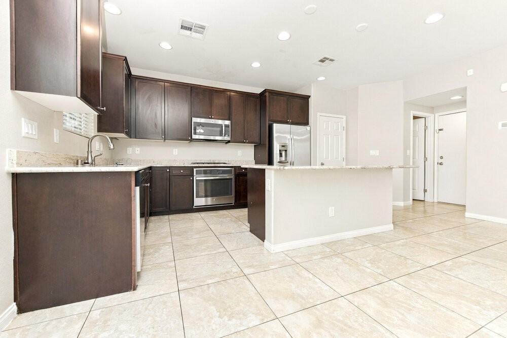 5661 Primrose Peak Ct - Photo 6 of 17