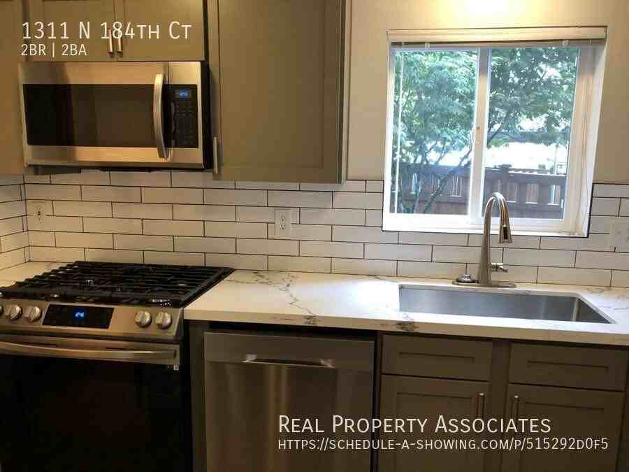 1311 N 184th Ct - Photo 5 of 26