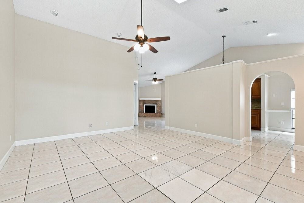 1056 Covington St - Photo 3 of 16