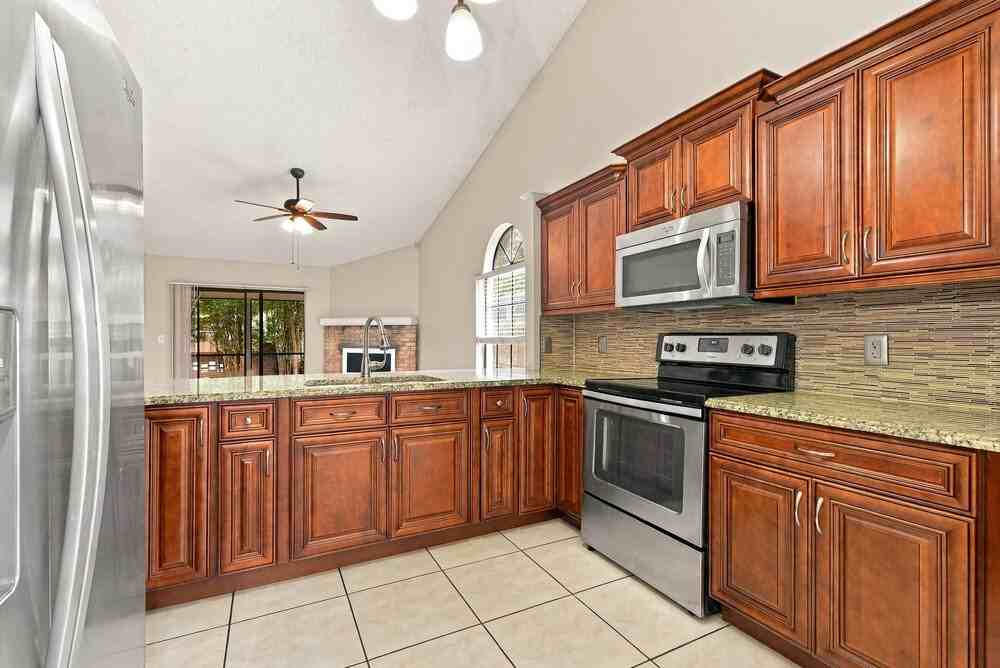 1056 Covington St - Photo 7 of 16