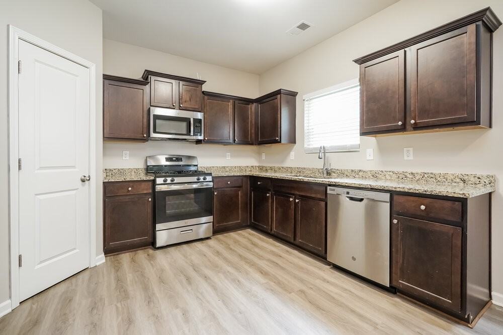 4200 Stilwell Dr - Photo 7 of 17