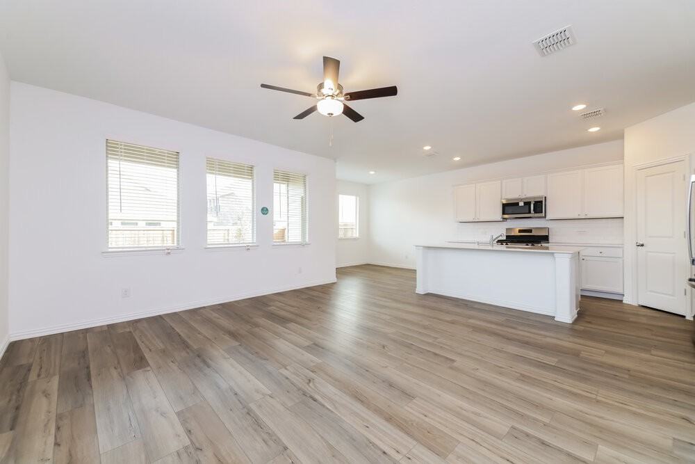 1102 Daffodil St - Photo 5 of 19
