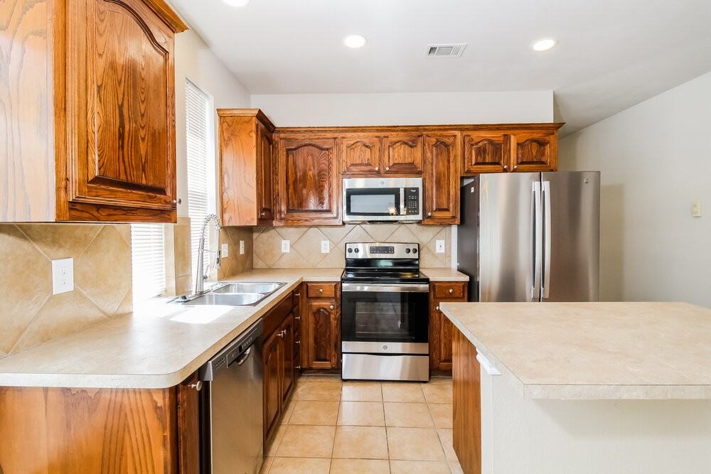 10856 Hawks Landing Rd - Photo 6 of 16