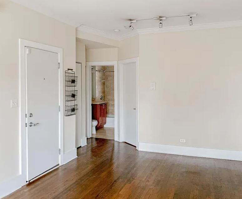 W Roscoe St & N Wolcott Ave - Photo 6 of 12