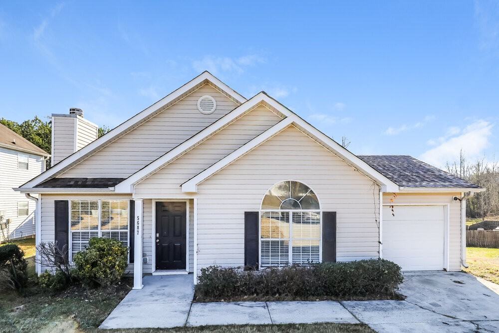 5687 Eagles Feather Ln