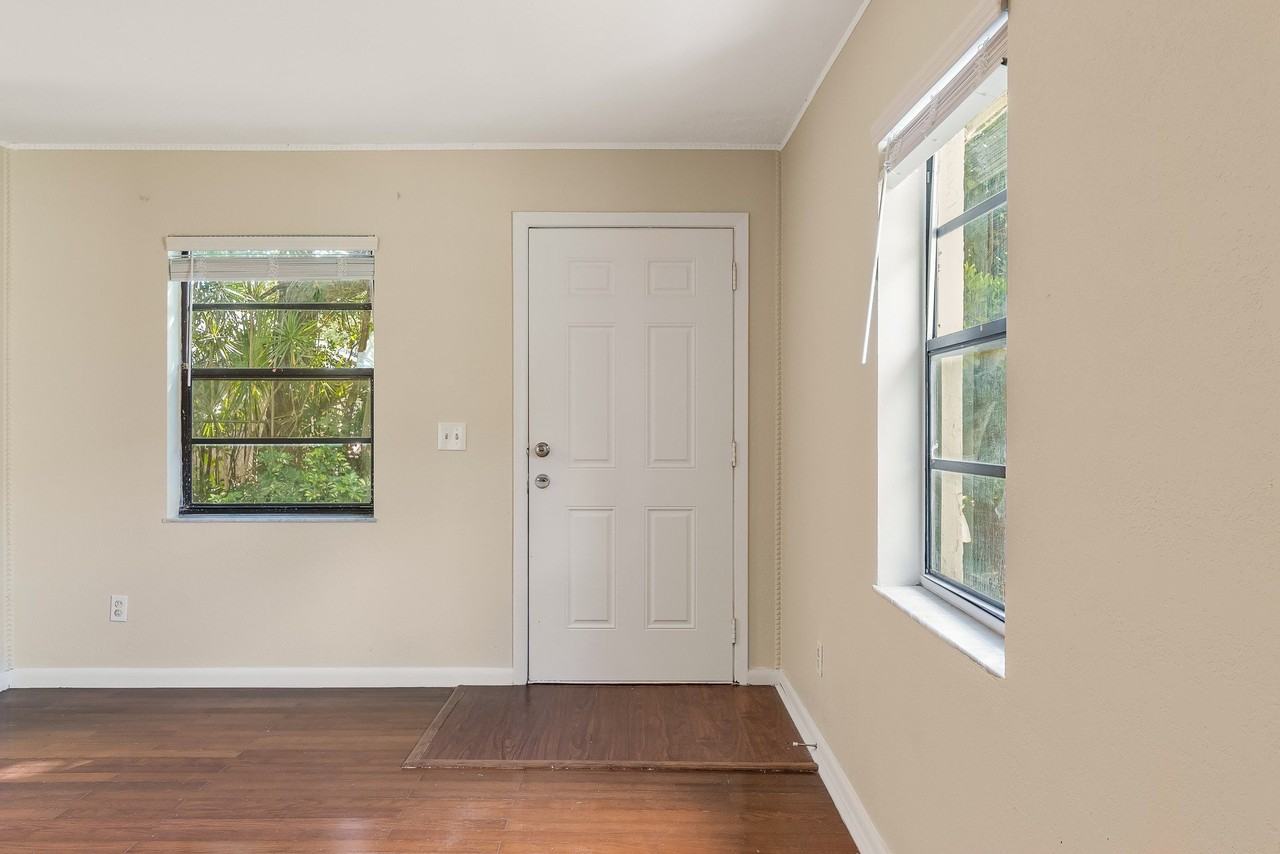 855 16th Pl #2 - Photo 3 of 24