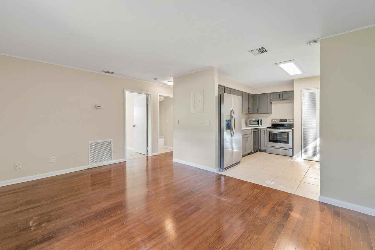 855 16th Pl #2 - Photo 4 of 24