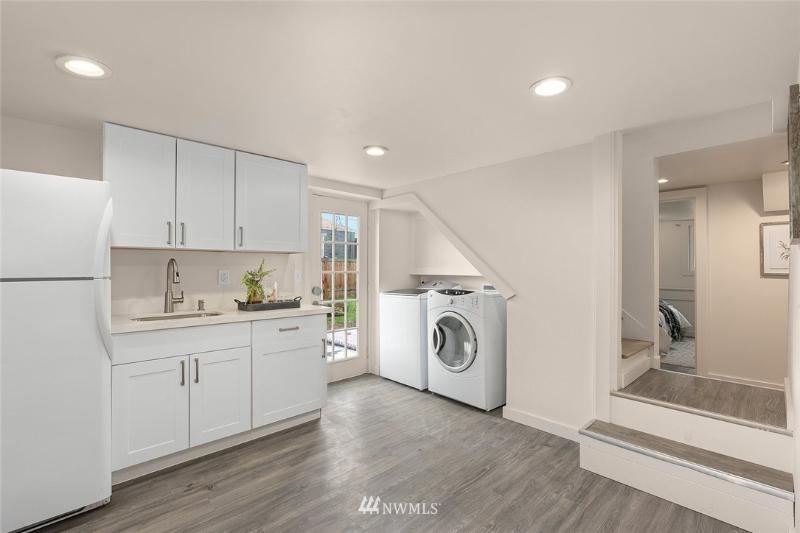 3903 Sw Dakota St - Photo 5 of 12