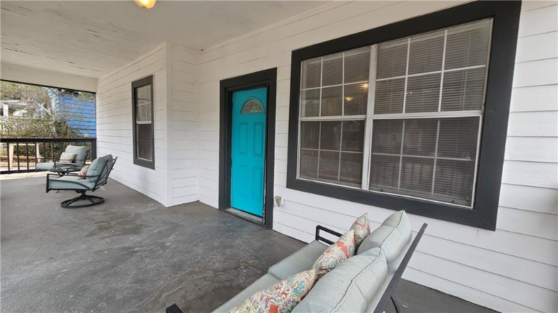 1079 Regent St Sw - Photo 3 of 40