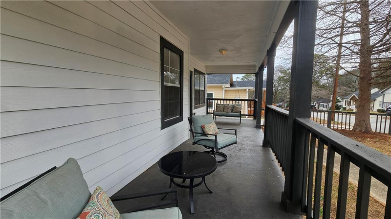 1079 Regent St Sw - Photo 4 of 40