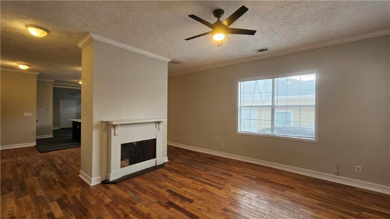 1079 Regent St Sw - Photo 7 of 40