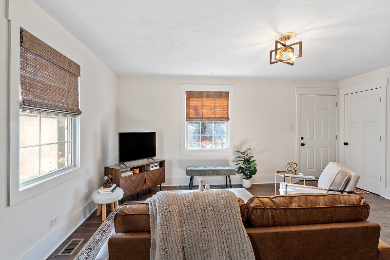 615 E Maynard Ave - Photo 3 of 20