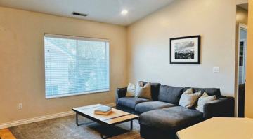 featured image of 861 W Columbia Ln #22